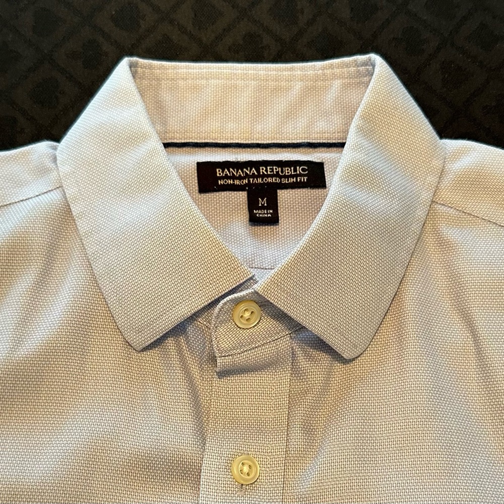 Banana Republic Men’s Non-Iron Dress Shirt - Tailored Slim Fit- Medium